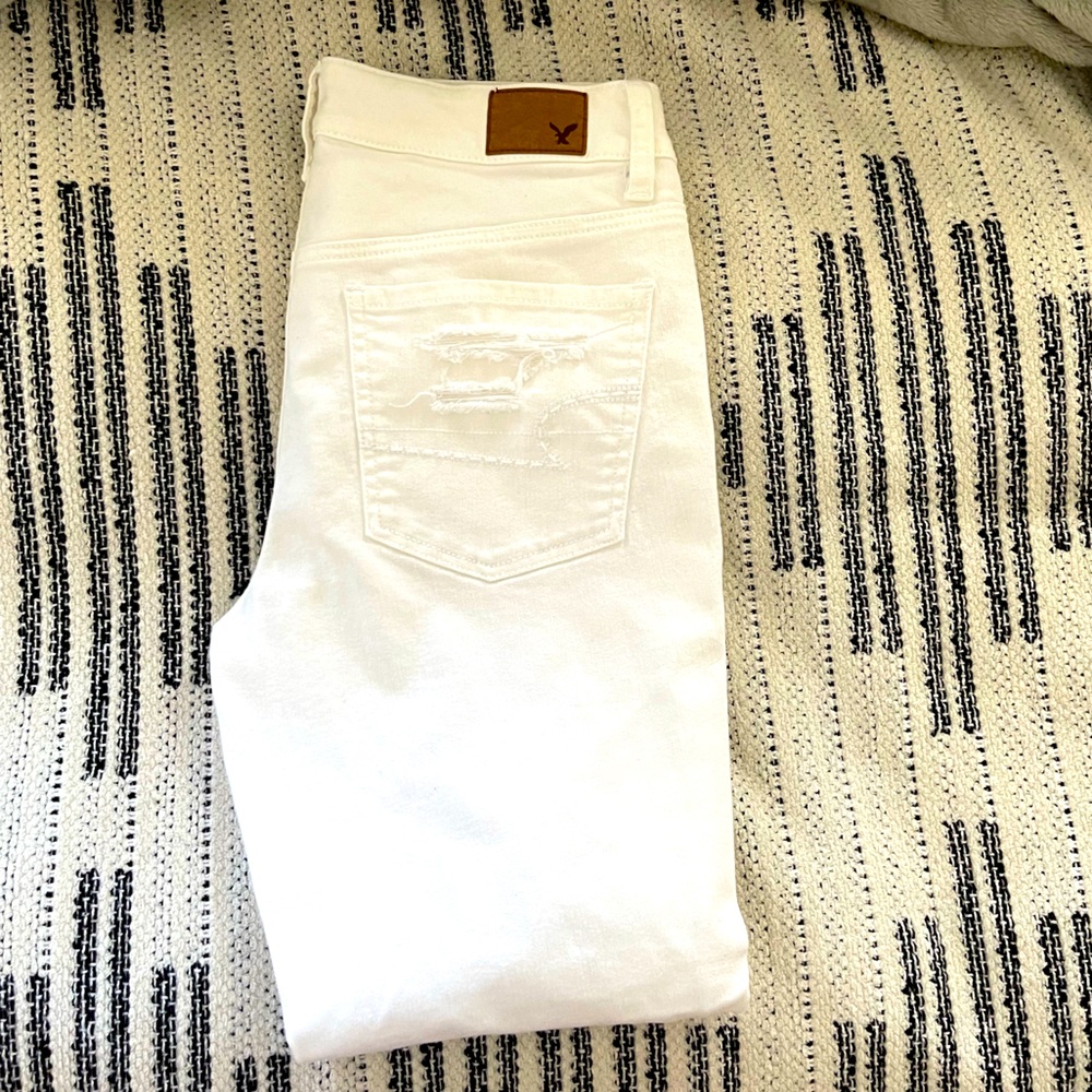 White American Eagle Ripped Skinny Jeans